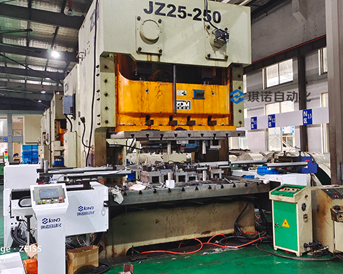 250T三次元機(jī)械手，BYD新能源汽車 500x400.png